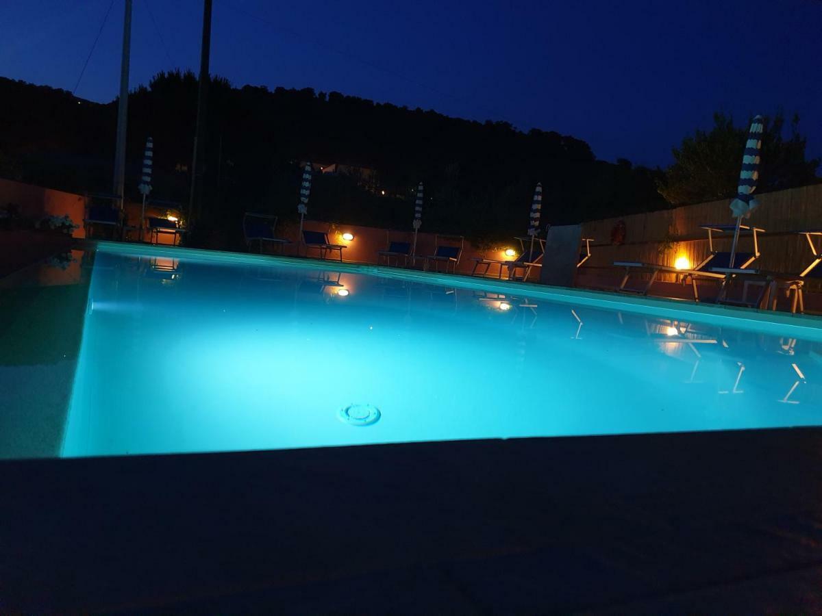 Elbaloves Appartaments Villa Capoliveri  Εξωτερικό φωτογραφία